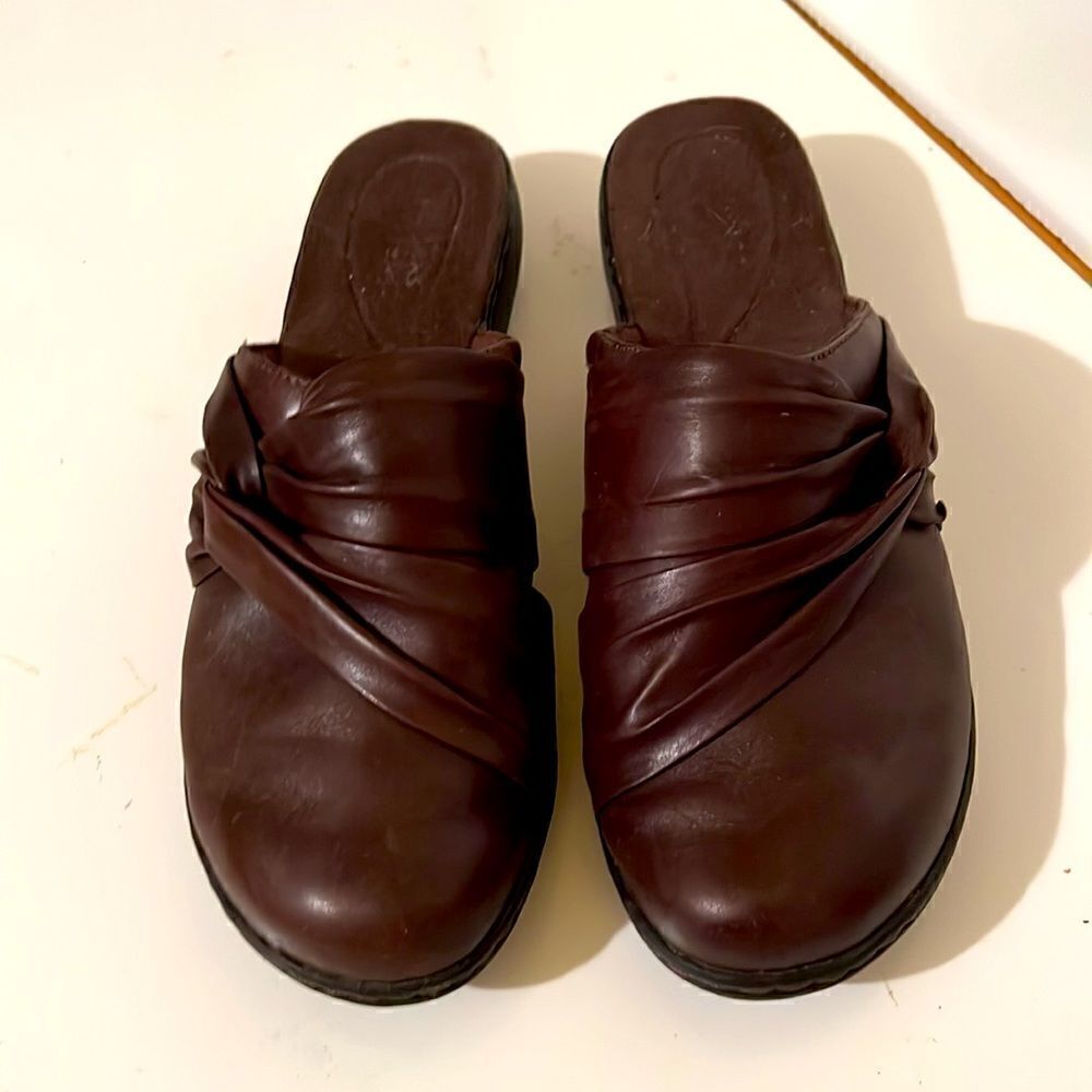 Clark’s Brown Leather Slide On Mules Clogs Size 9